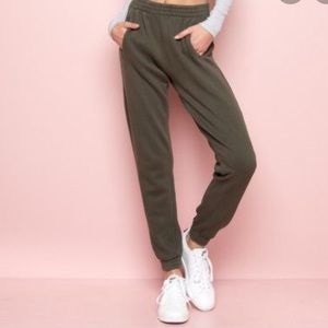 Brandy Melville Rosa sweatpants !!